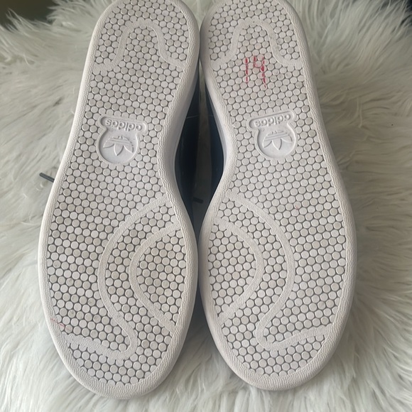 Stan Smith Adidas - Stylish Black Patent Leather and Pink Women's Sneakers - Picture 4 of 6